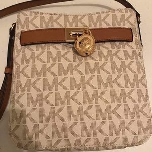 Michale Kors crossbody